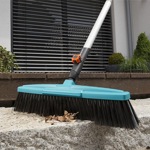 scopa-per-esterni-combisystem-Gardena-resistente
